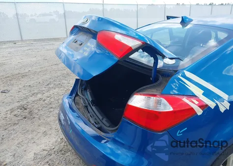 2014 Kia Forte Lx z USA, uszkodzony, nr VIN KNAFX4A65E5205434